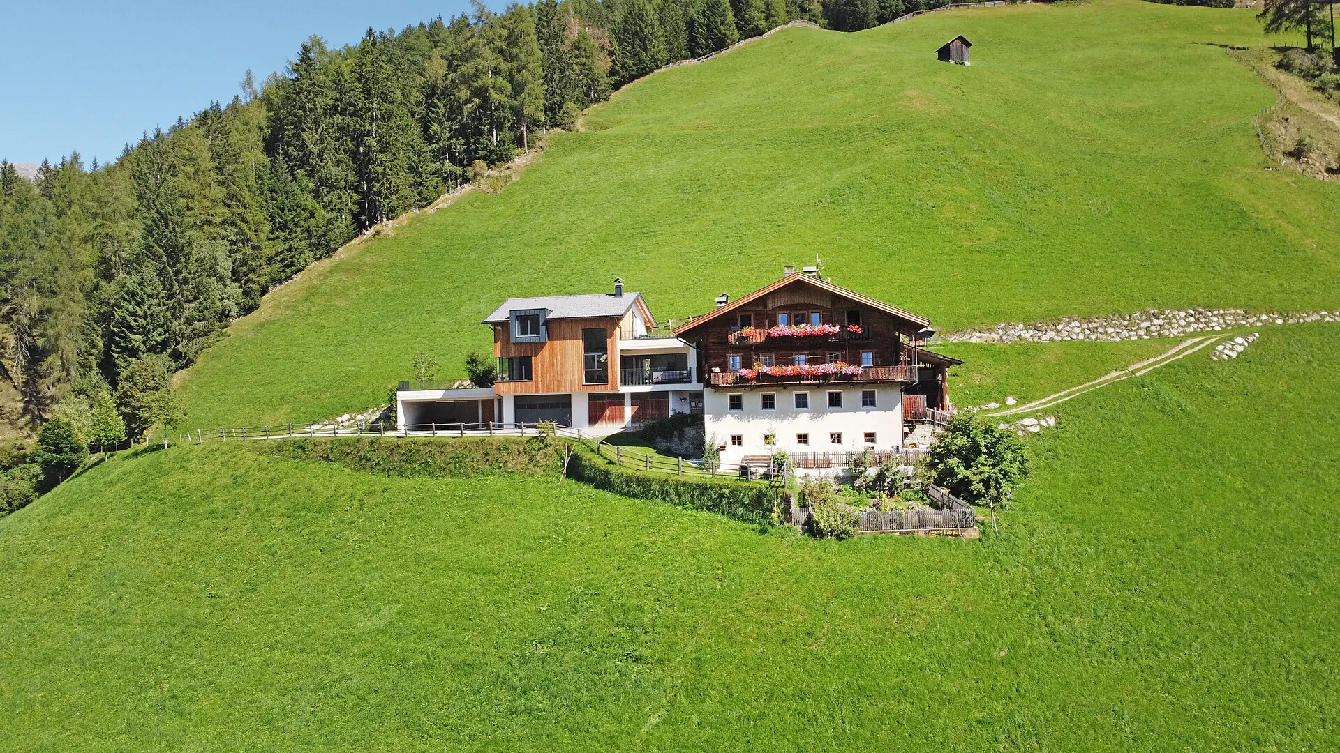 Der Hirnbergerhof in sonniger Hanglage im Gsiesertal
